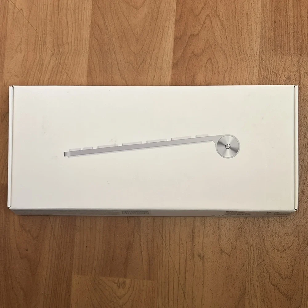 Battery-powered bluetooth wireless keyboard
